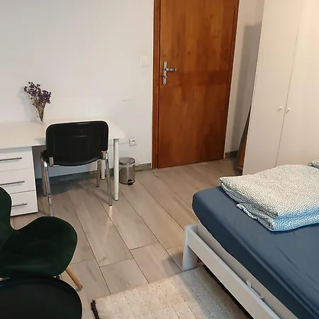 Hostel 22-3